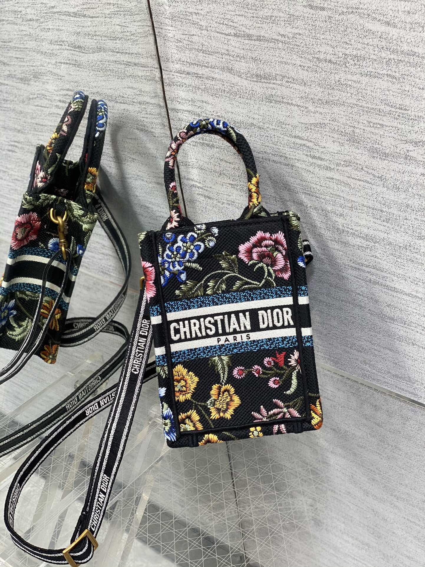 Bagsaaa D10r Phone Book Tote Black Petites Fleurs Embroidery - 13.5*5*18cm