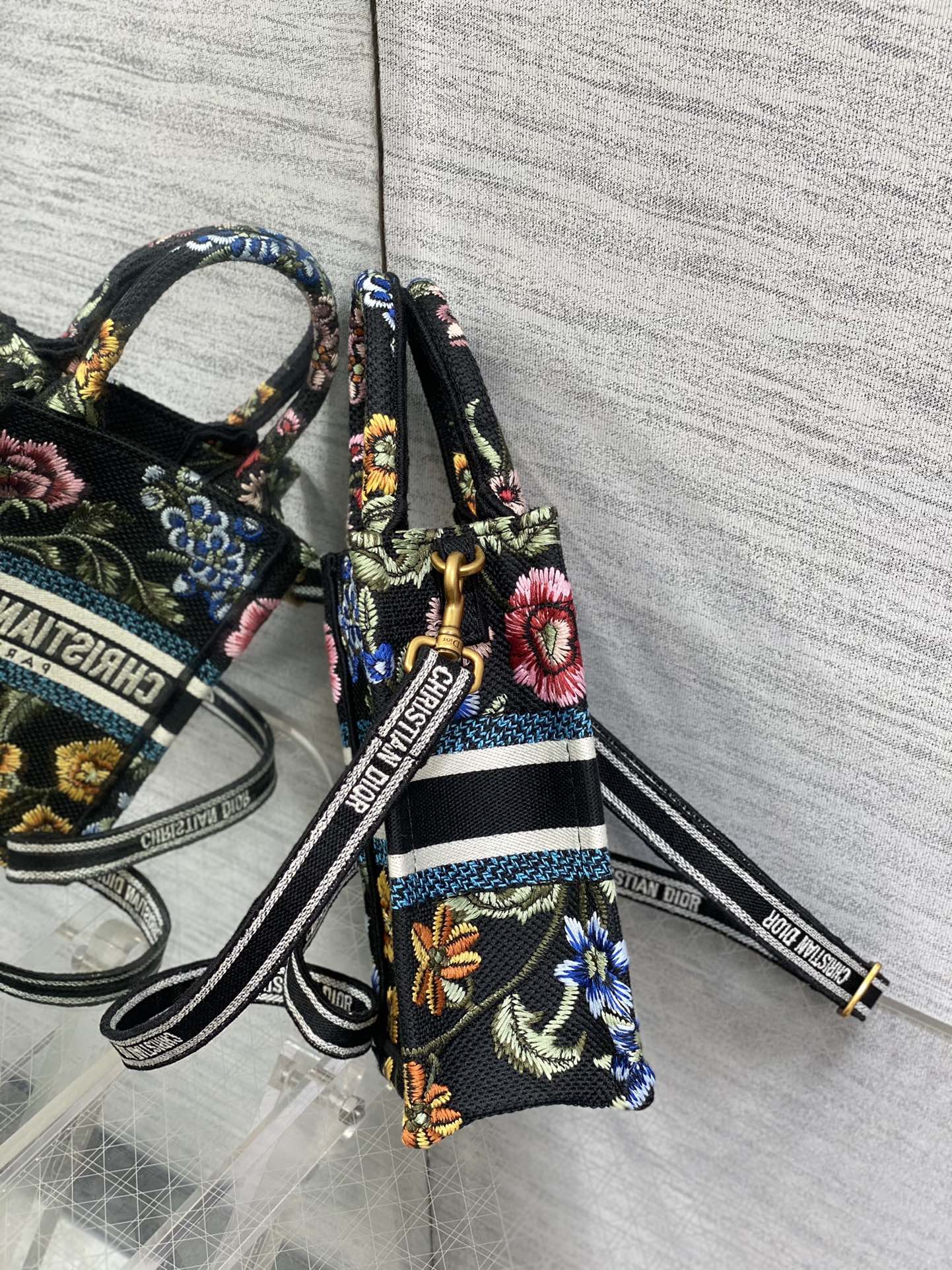 Bagsaaa D10r Phone Book Tote Black Petites Fleurs Embroidery - 13.5*5*18cm