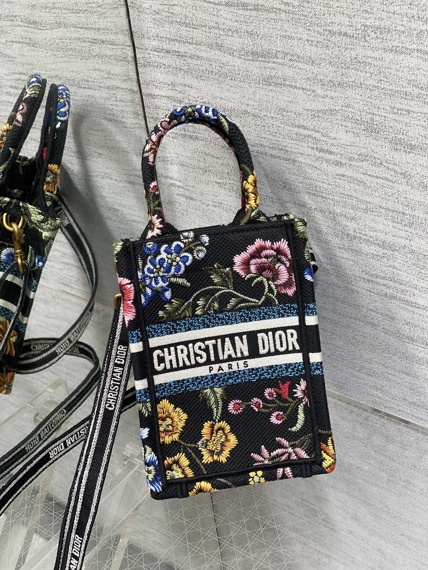 Bagsaaa D10r Phone Book Tote Black Petites Fleurs Embroidery - 13.5*5*18cm