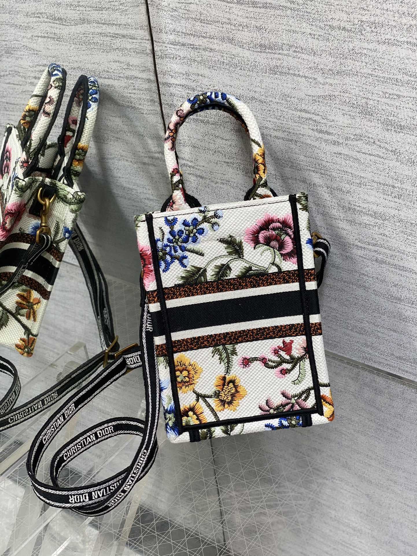 Bagsaaa D10r Phone Book Tote White Petites Fleurs Embroidery - 13.5*5*18cm
