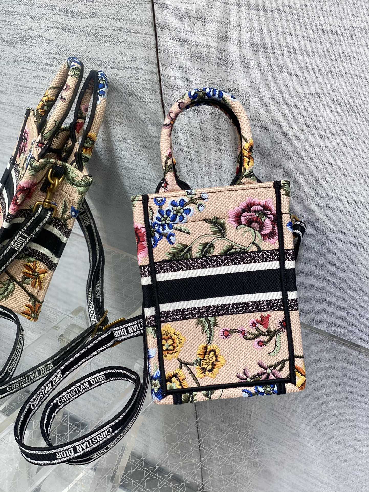 Bagsaaa D10r Phone Book Tote Beige Petites Fleurs Embroidery - 13.5*5*18cm