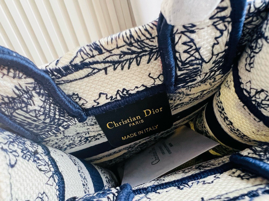 Bagsaaa D10r Phone Book Tote Ecru and White Toile de Jouy Embroidery - 13.5*5*18cm
