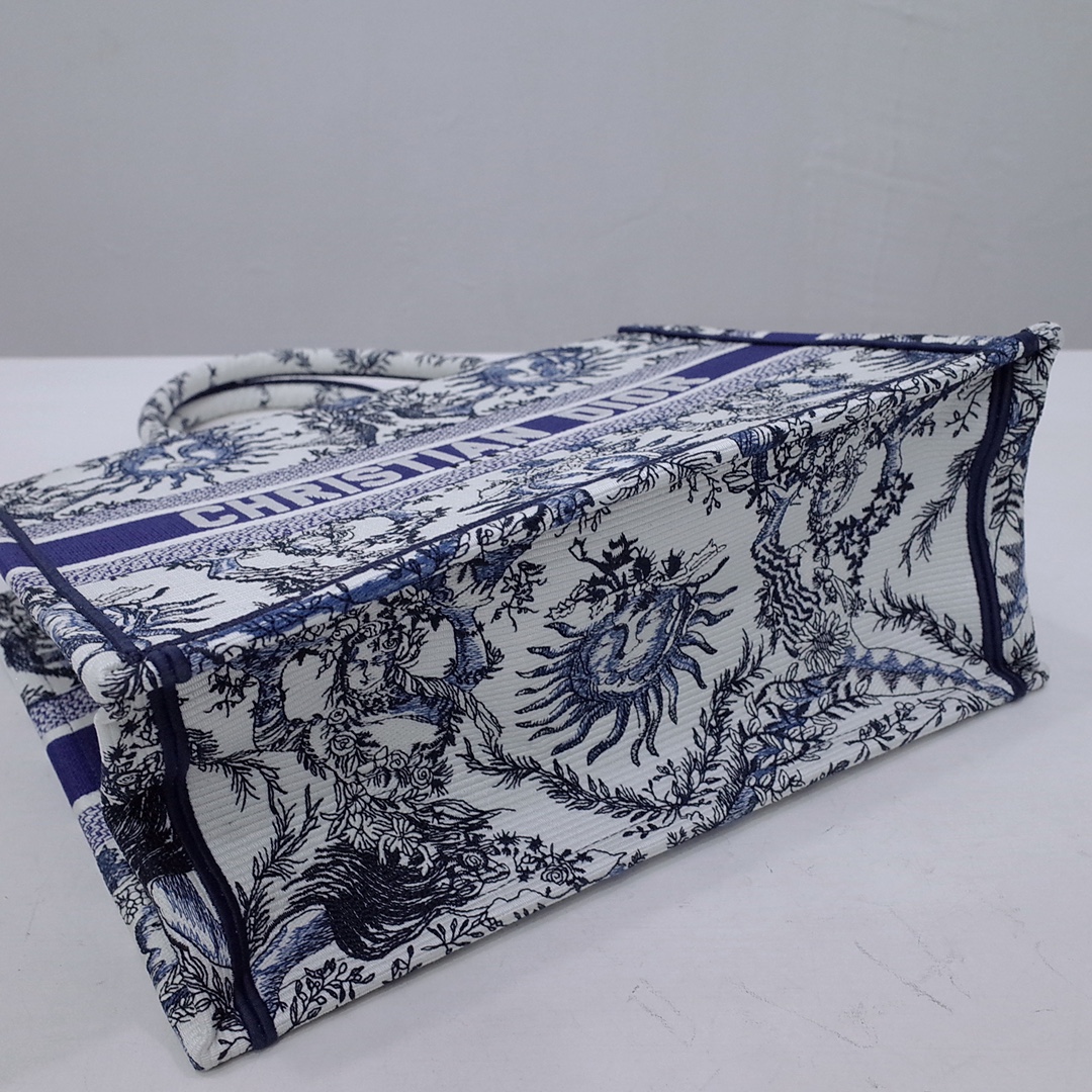 Bagsaaa Medium D10r Book Tote White and Navy Blue Toile de Jouy Soleil Embroidery - 36 x 27.5 x 16.5 cm