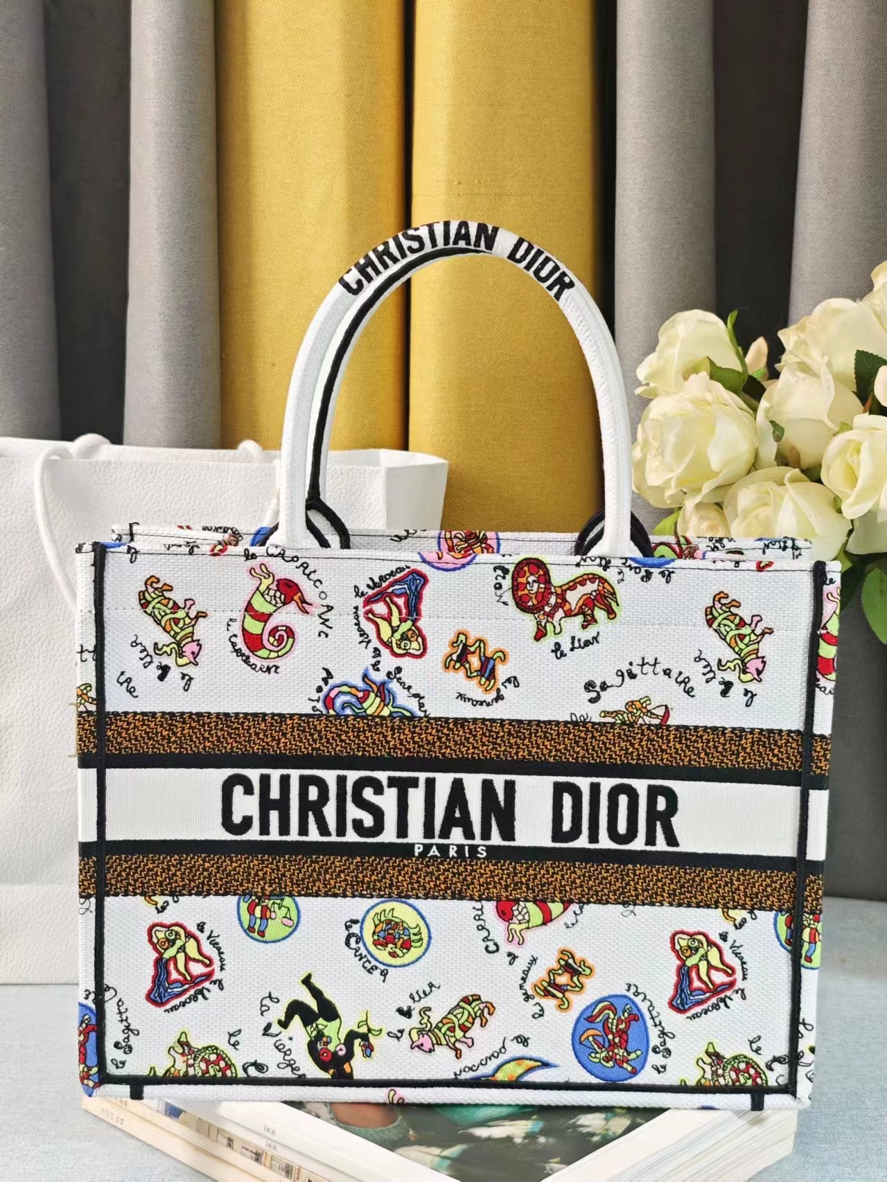 Bagsaaa Medium D10r Book Tote White Multicolor Dragon Zodiac Embroidery - 36 x 27.5 x 16.5 cm