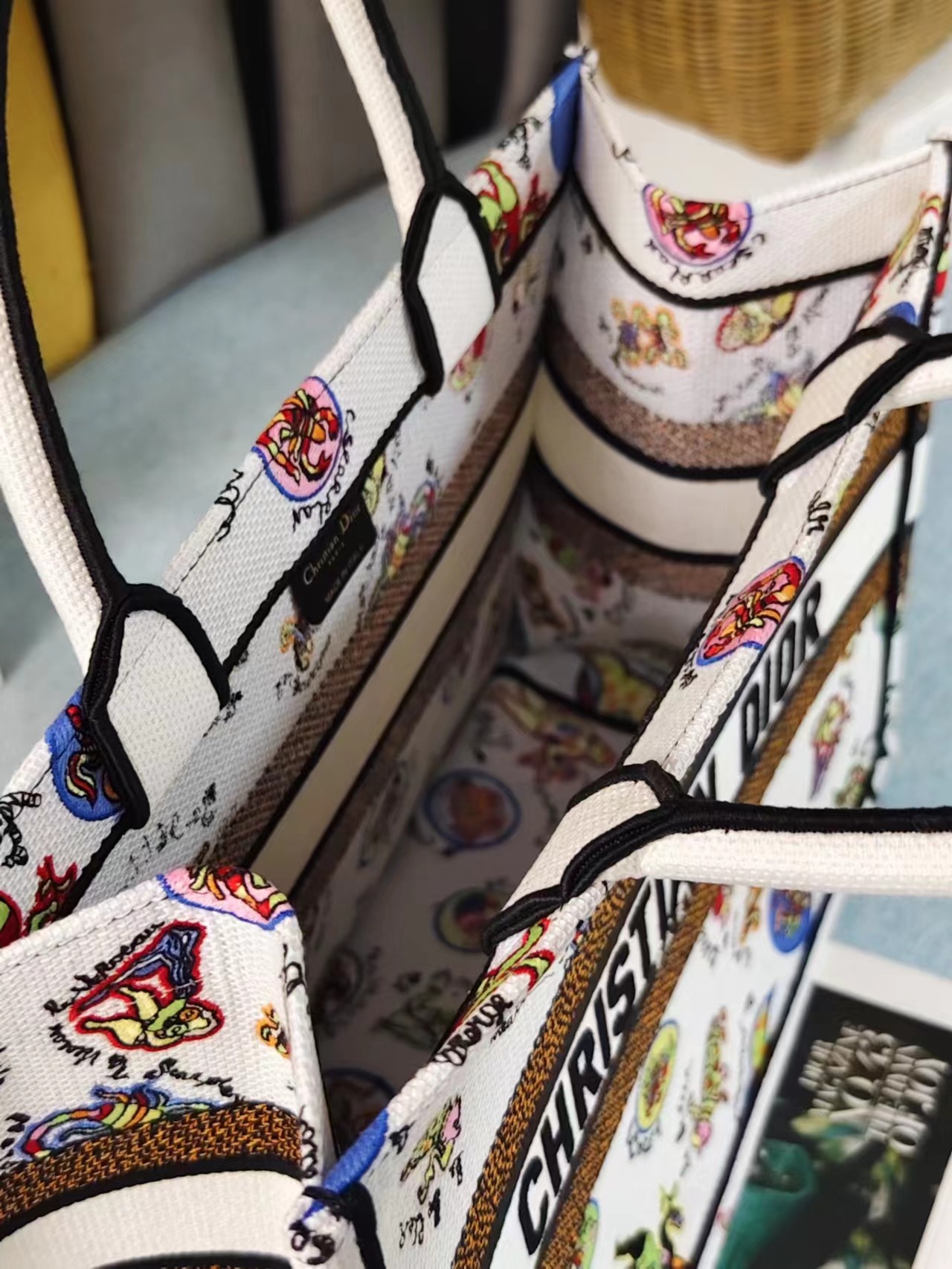 Bagsaaa Medium D10r Book Tote White Multicolor Dragon Zodiac Embroidery - 36 x 27.5 x 16.5 cm