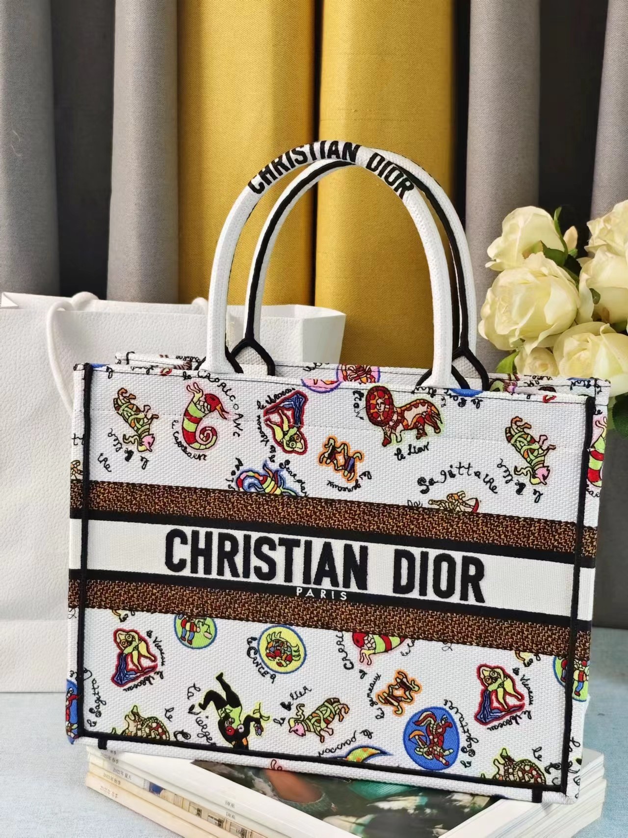 Bagsaaa Medium D10r Book Tote White Multicolor Dragon Zodiac Embroidery - 36 x 27.5 x 16.5 cm