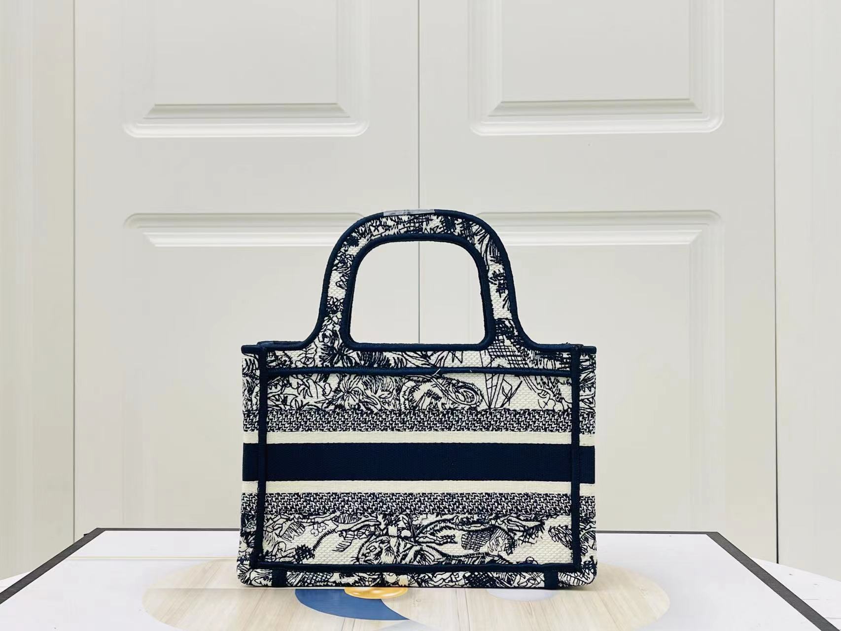 Bagsaaa Mini D10r Book Tote Blue Toile de Jouy Embroidery - 22.5 x 15 x 6 cm