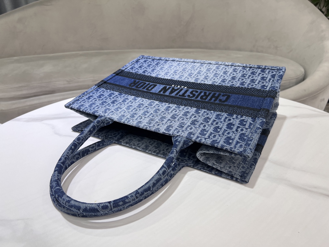 bagsaaa medium d10r book tote blue De*1m d10r oblique jacquard - 36 x 27.5 x 16.5 cm