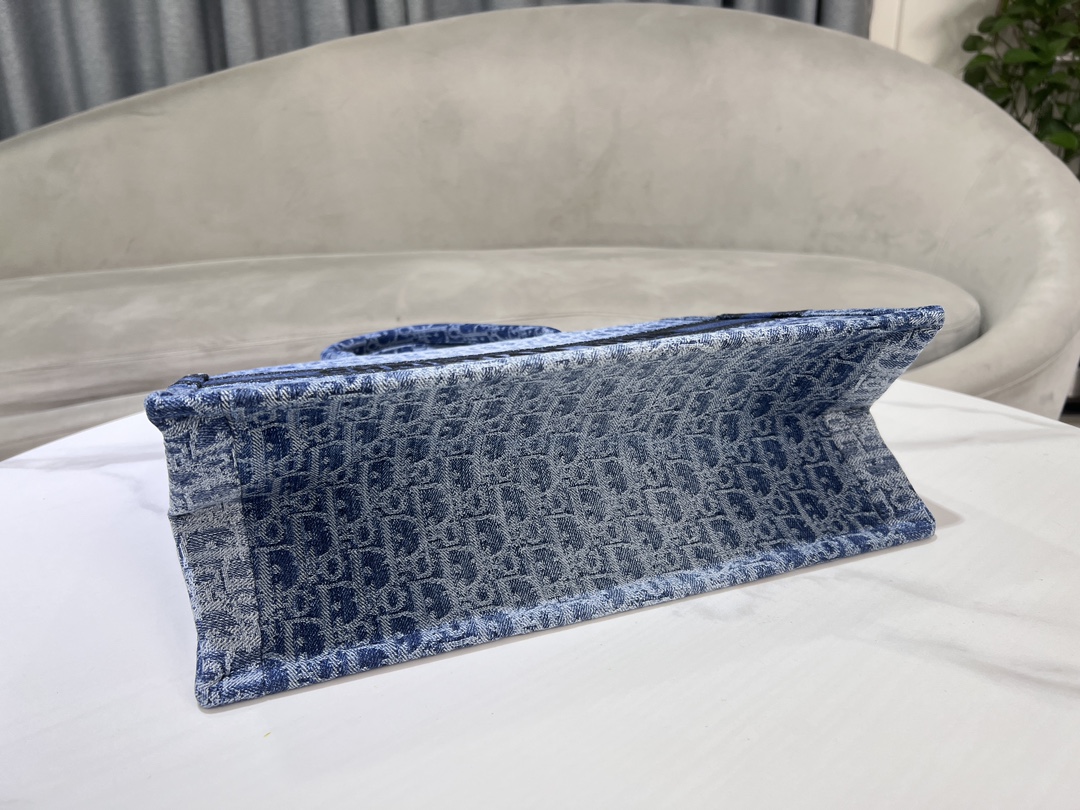 bagsaaa medium d10r book tote blue De*1m d10r oblique jacquard - 36 x 27.5 x 16.5 cm