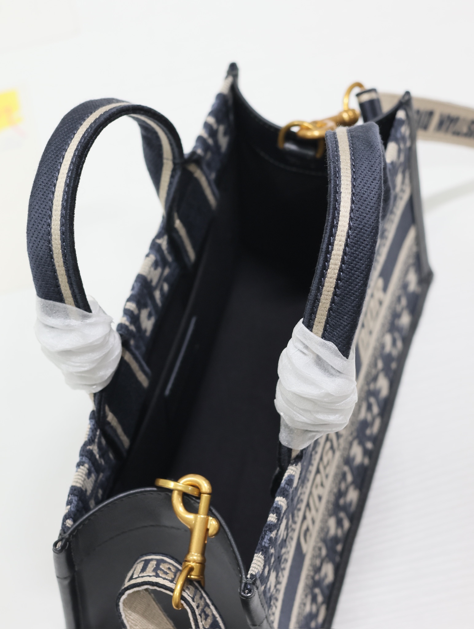 Bagsaaa East-West D10r Book Tote with strap Blue D10r Oblique Embroidery and Calfskin - 27 x 14 x 10 cm