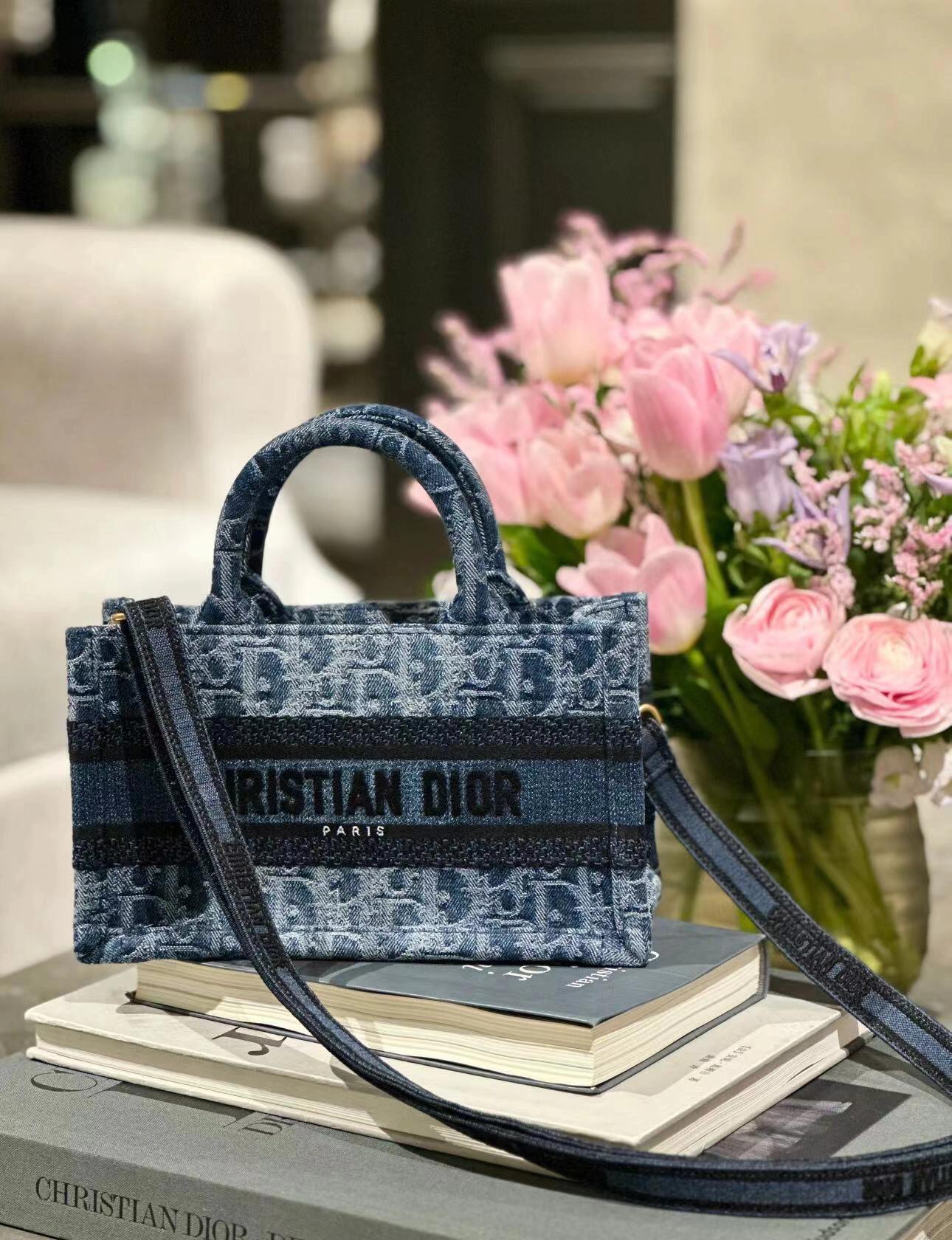 bagsaaa mini d10r book tote blue De*1m d10r oblique jacquard - 21.5 x 13 x 7.5 cm