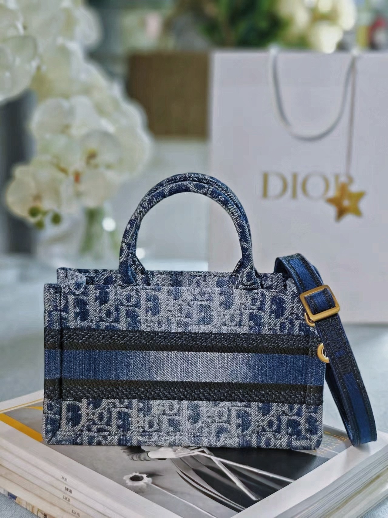 bagsaaa mini d10r book tote blue De*1m d10r oblique jacquard - 21.5 x 13 x 7.5 cm