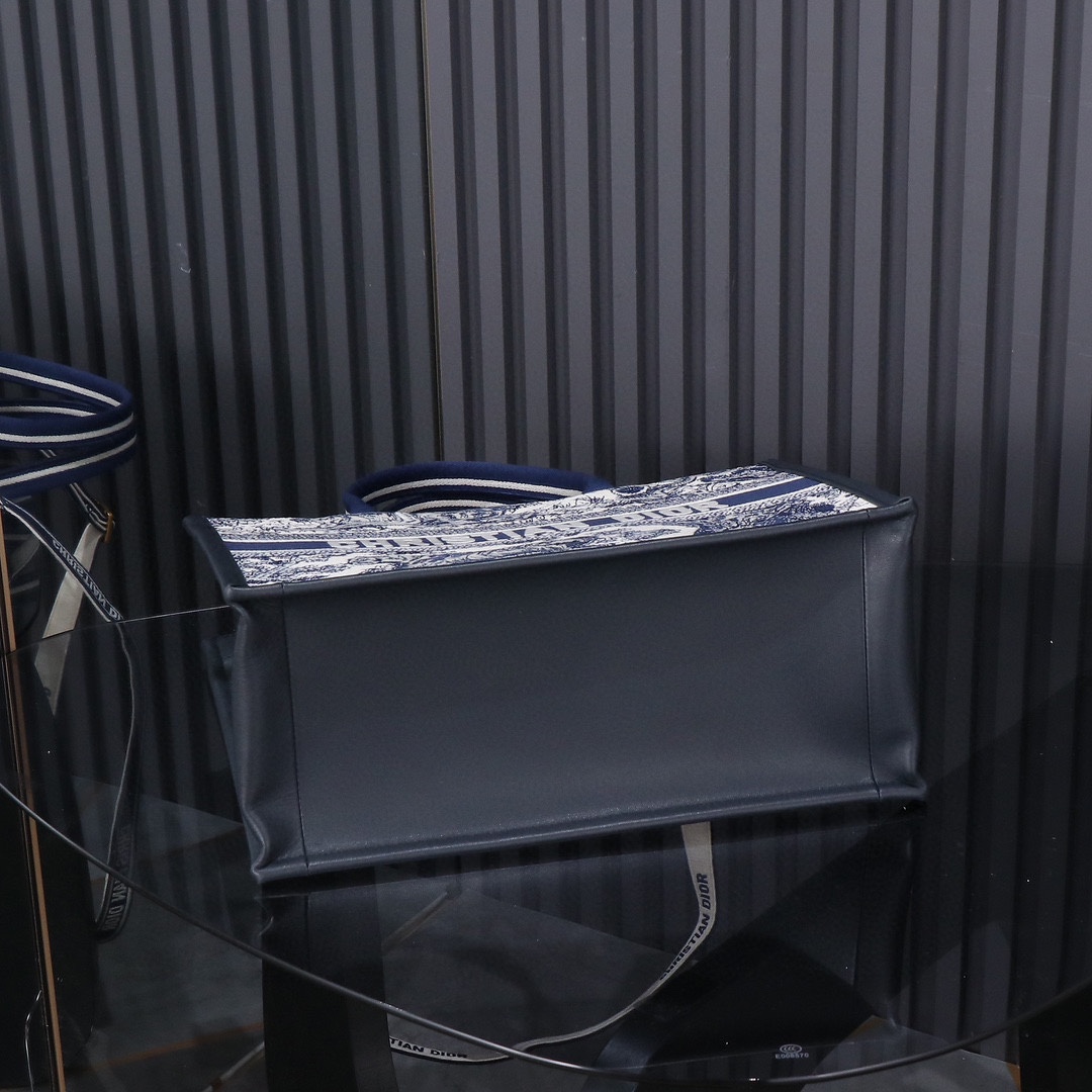 Bagsaaa Medium D10r Book Tote White and Navy Blue Toile de Jouy Sauvage Embroidery with Navy Blue Calfskin - 36.5 x 28 x 17.5 cm