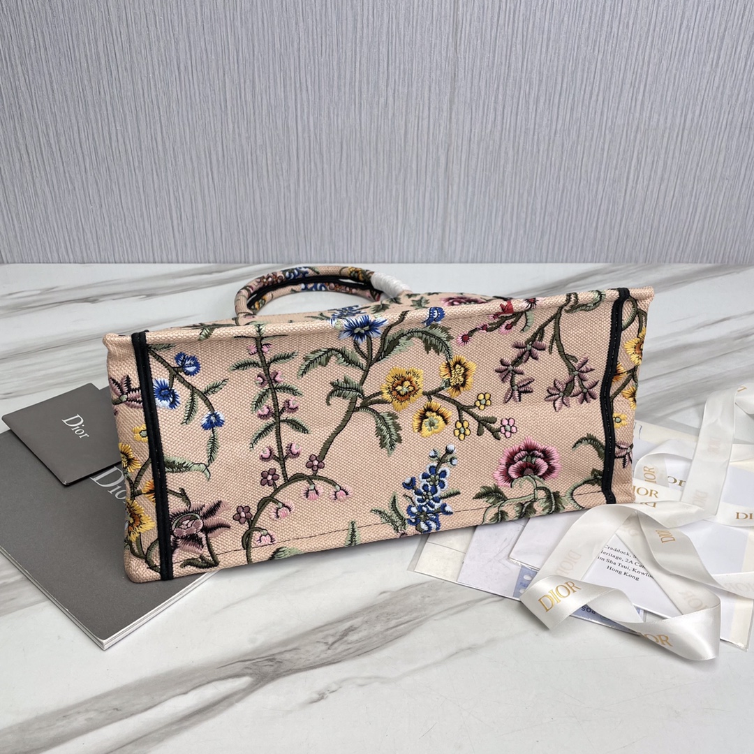 Bagsaaa Medium D10r Book Tote Pink Multicolor D10r Petites Fleurs Embroidery - 36x27.5x16.5 cm