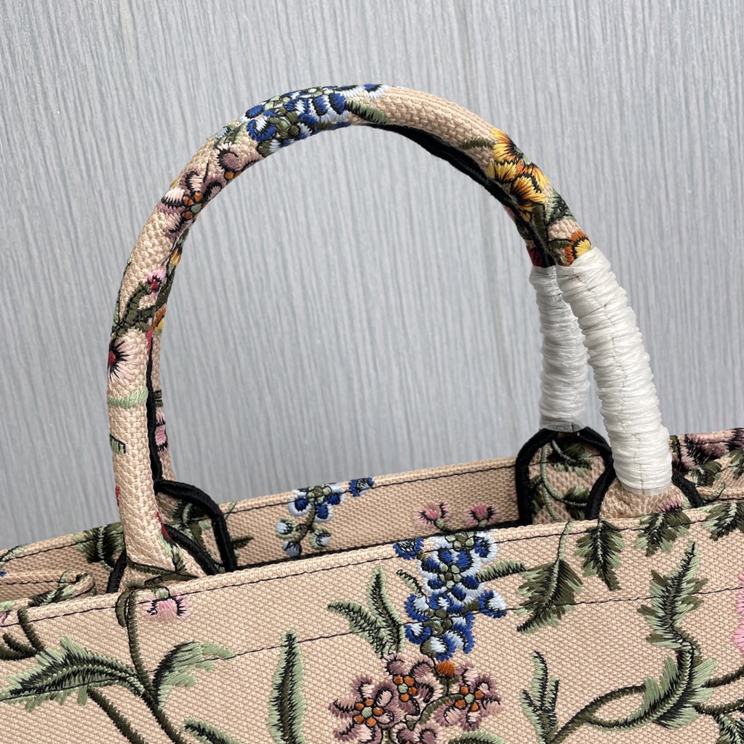 Bagsaaa Medium D10r Book Tote Pink Multicolor D10r Petites Fleurs Embroidery - 36x27.5x16.5 cm