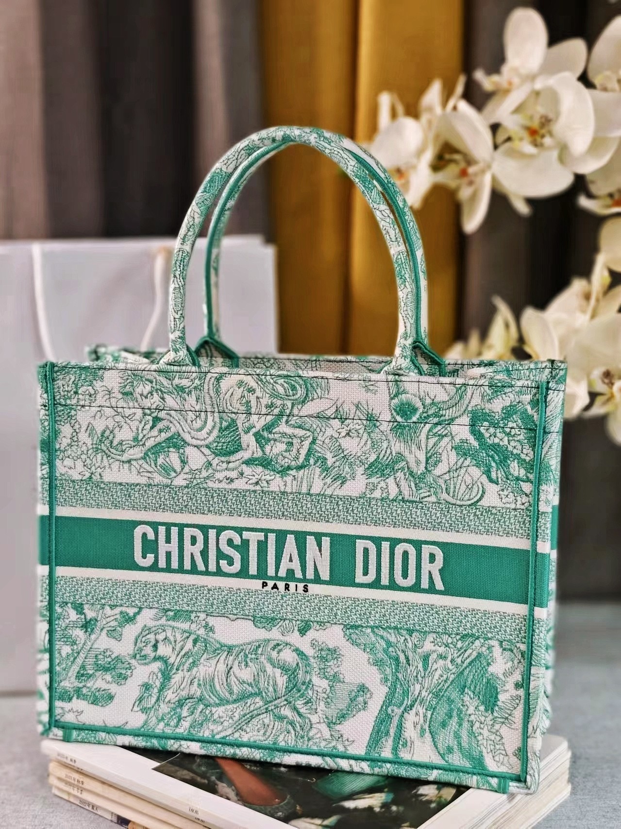 Bagsaaa Medium D10riviera D10r Book Tote Aquamarina Toile de Jouy Embroidery - 36 x 27.5 x 16.5 cm
