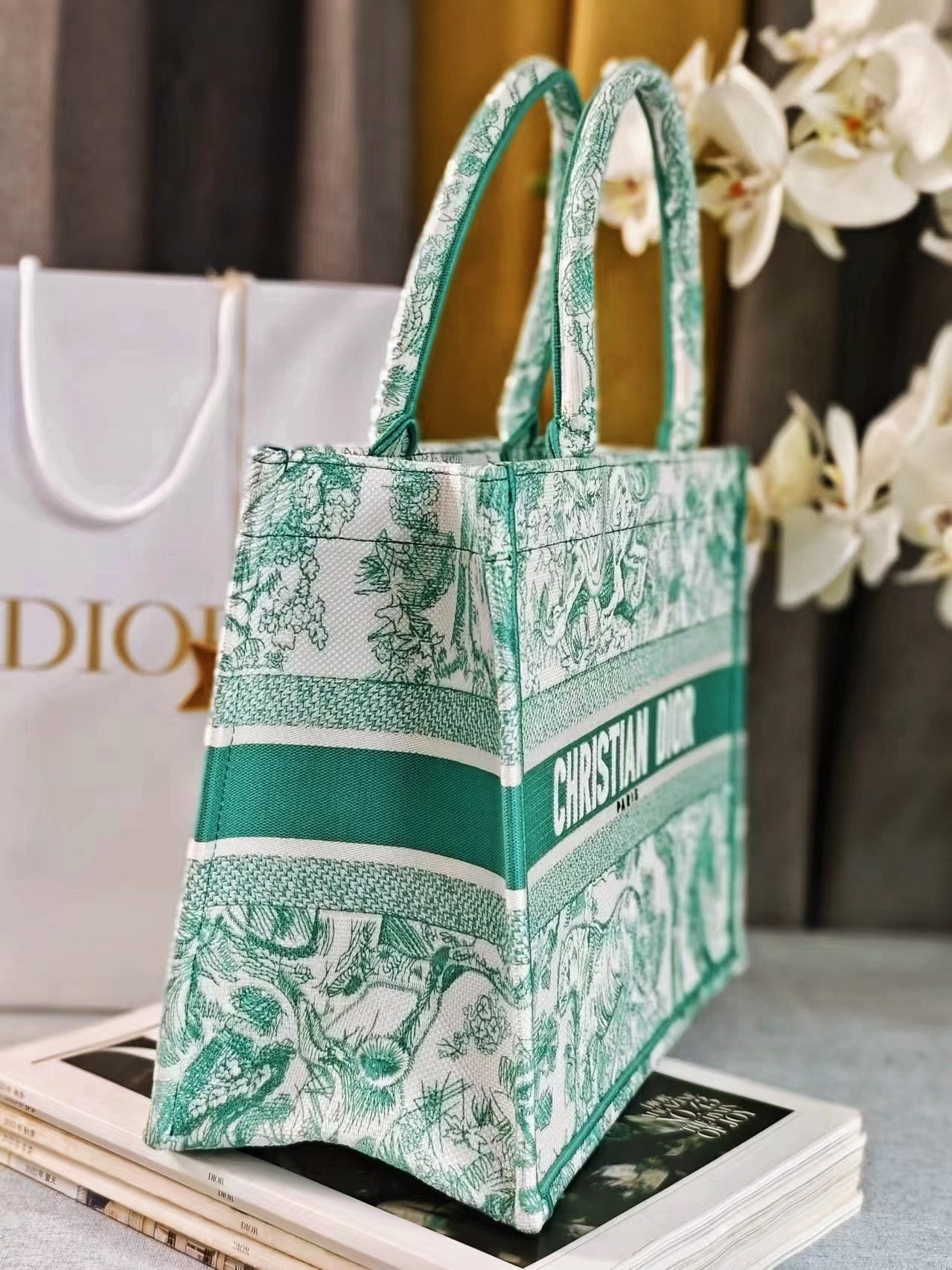 Bagsaaa Medium D10riviera D10r Book Tote Aquamarina Toile de Jouy Embroidery - 36 x 27.5 x 16.5 cm