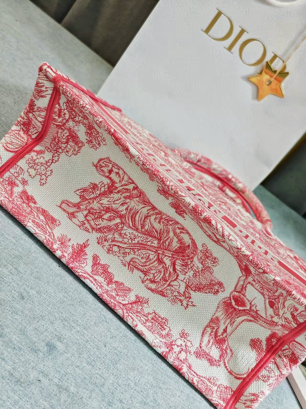 Bagsaaa Medium D10riviera D10r Book Tote Candy Pink Toile de Jouy Embroidery - 36 x 27.5 x 16.5 cm