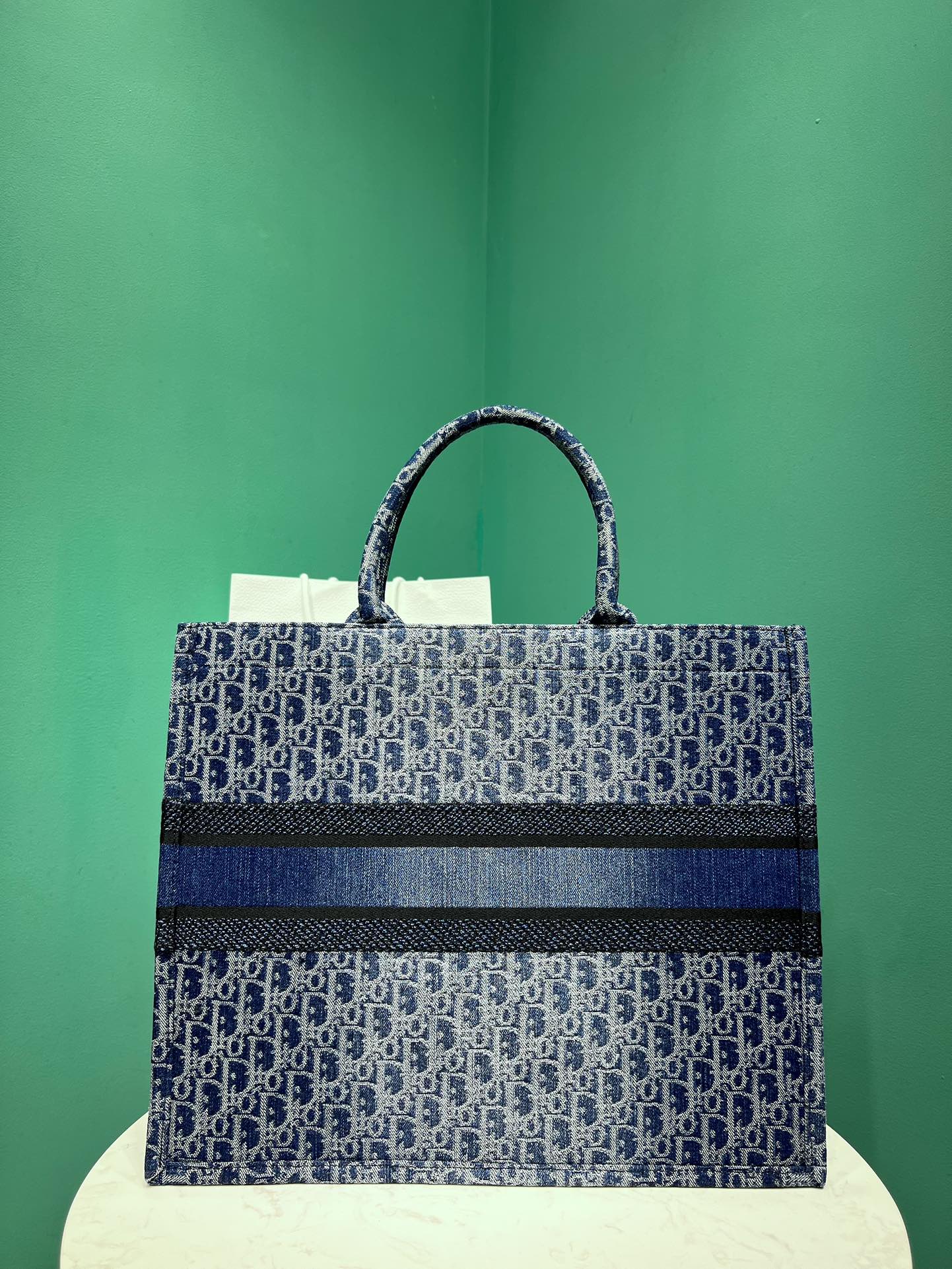 bagsaaa large d10r book tote blue De*1m d10r oblique jacquard - 42 x 35 x 18.5 cm
