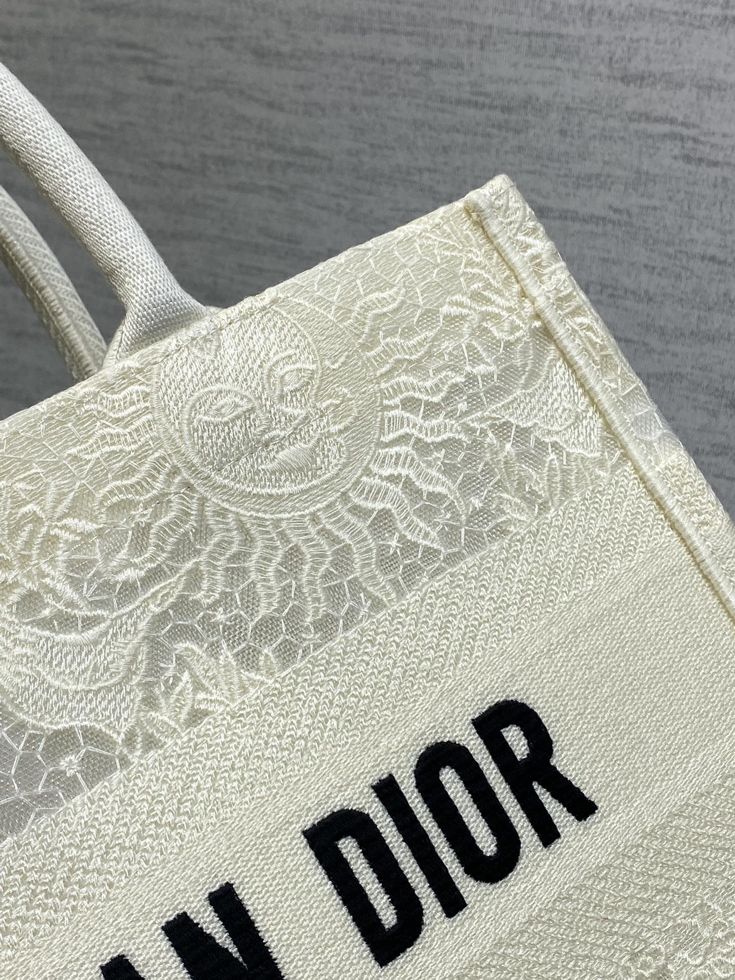 Bagsaaa Medium D10r Book Tote White Toile de Jouy Soleil Macramé Embroidery - 36 x 27.5 x 16.5 cm