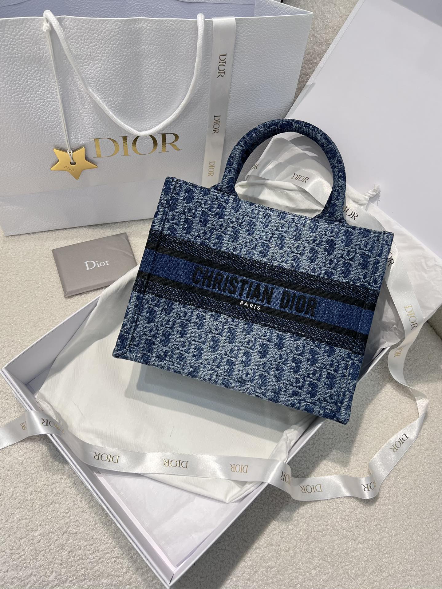 bagsaaa d10r small book tote blue De*1m d10r oblique jacquard - 26.5 x 22 x 14 cm