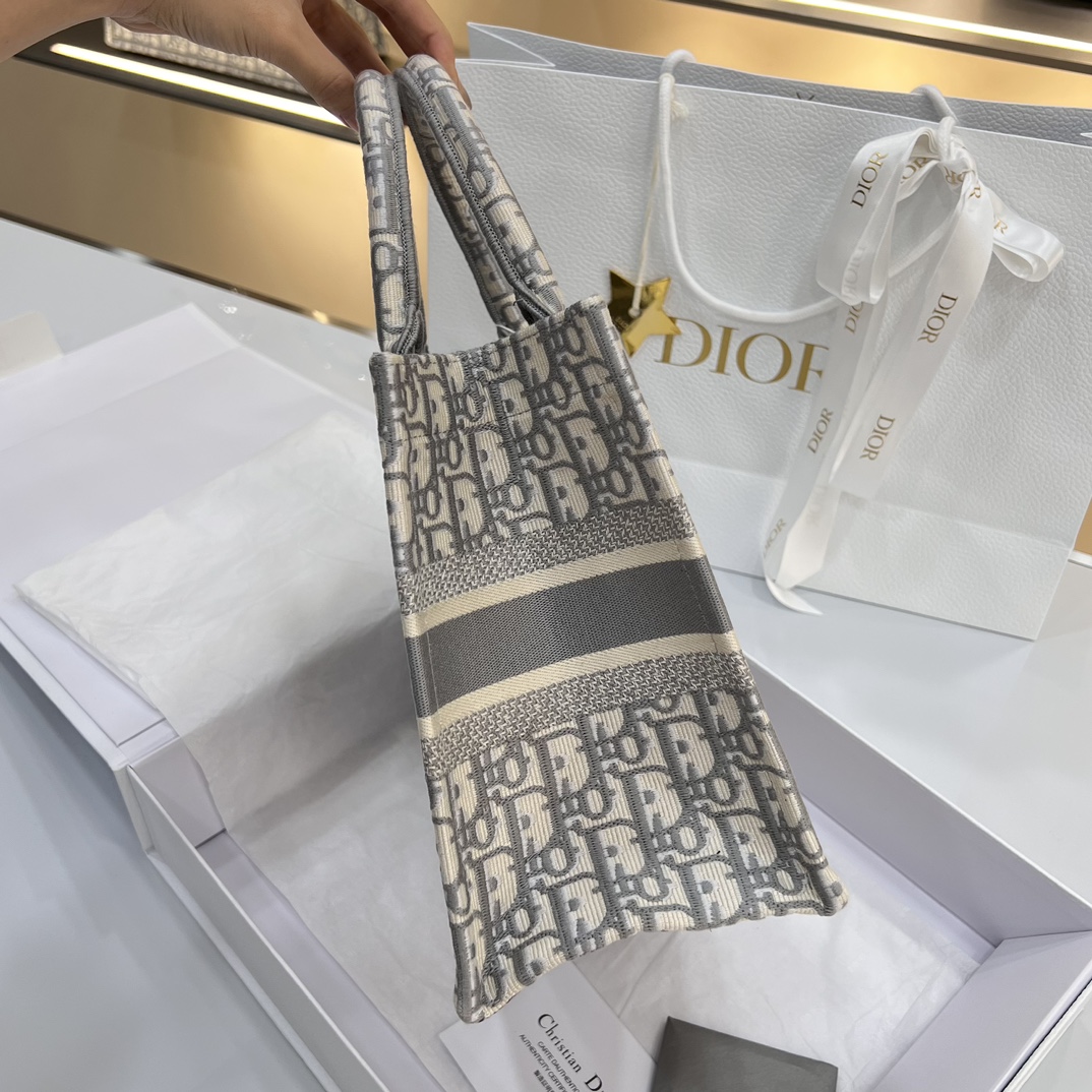 Bagsaaa Small D10r Book Tote Ecru and Gray D10r Oblique Embroidery - 26.5 x 22 x 14 cm