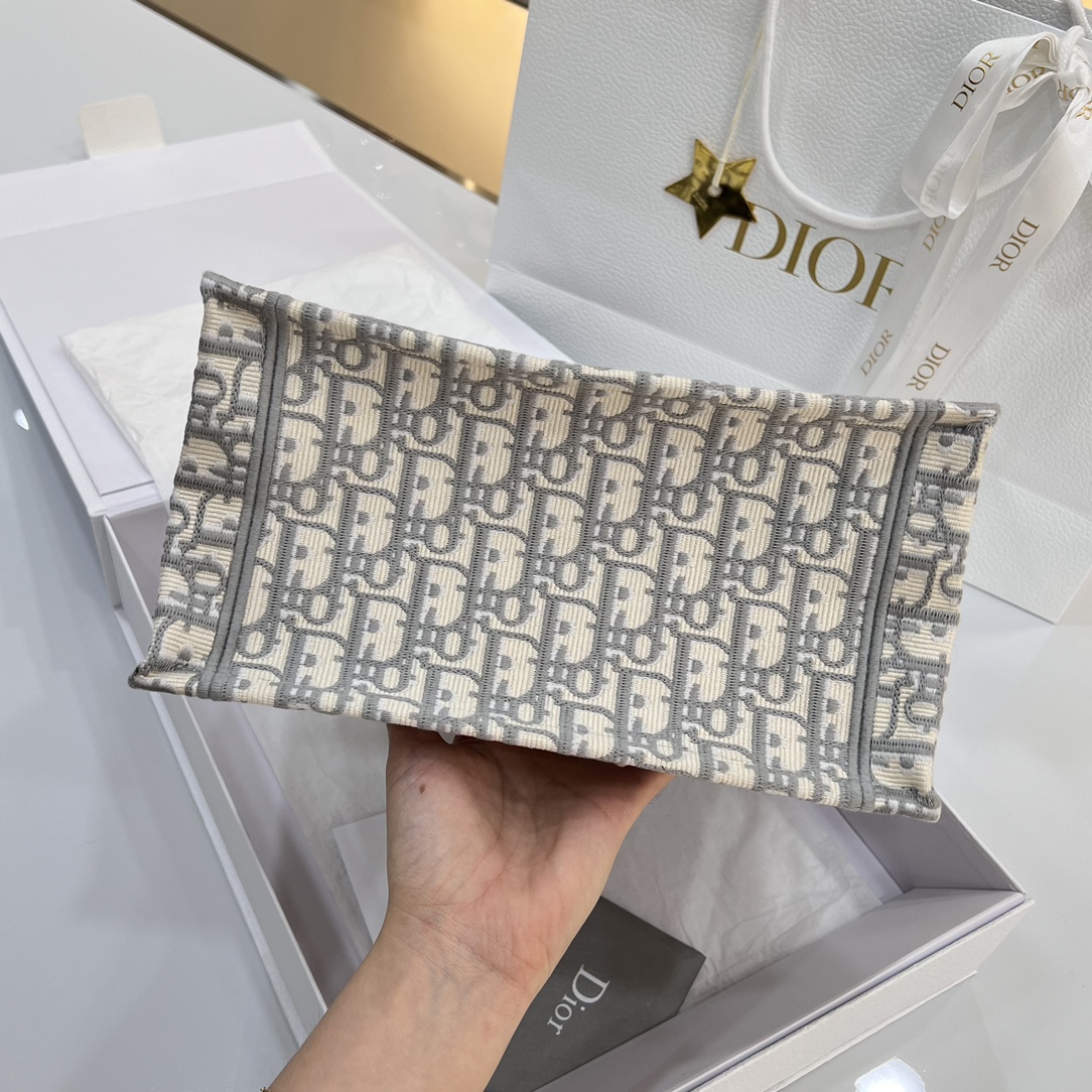 Bagsaaa Small D10r Book Tote Ecru and Gray D10r Oblique Embroidery - 26.5 x 22 x 14 cm