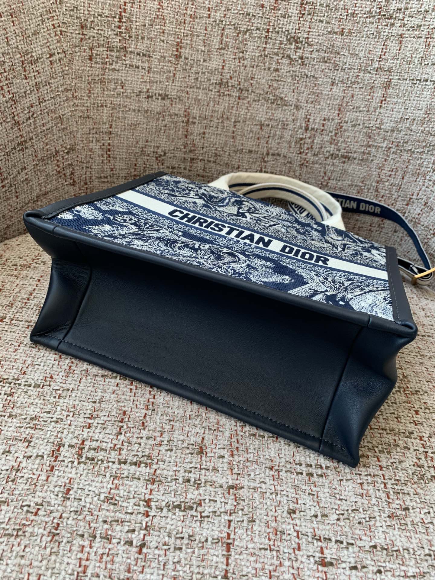 Bagsaaa Small D10r Book Tote Blue and Ecru Toile de Jouy Reverse Embroidery and Blue Calfskin - 26.5 x 22 x 14 cm