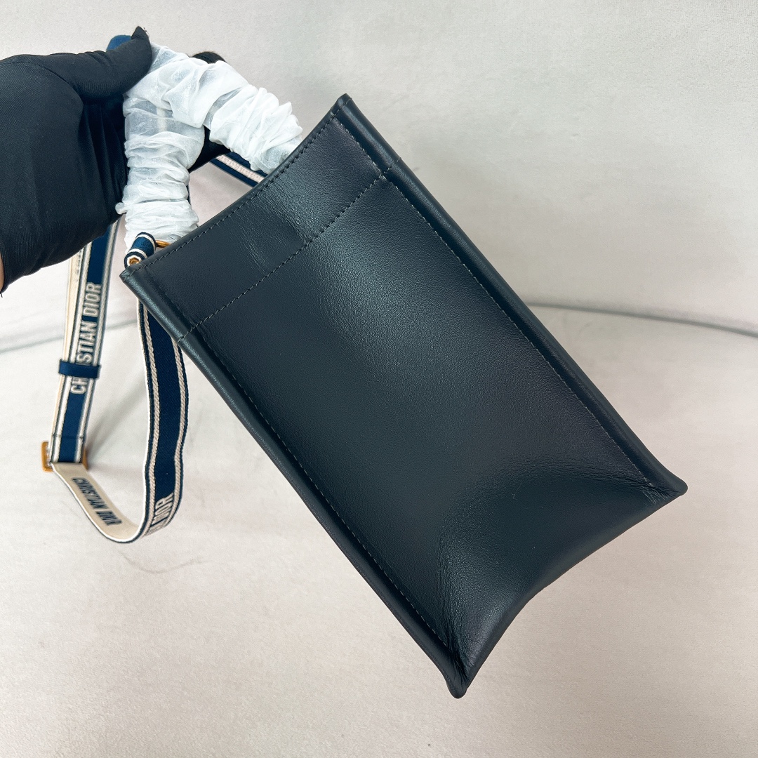 Bagsaaa Small D10r Book Tote White and Navy Blue Toile de Jouy Sauvage Embroidery with Navy Blue Calfskin - 26.5 x 22 x 14 cm