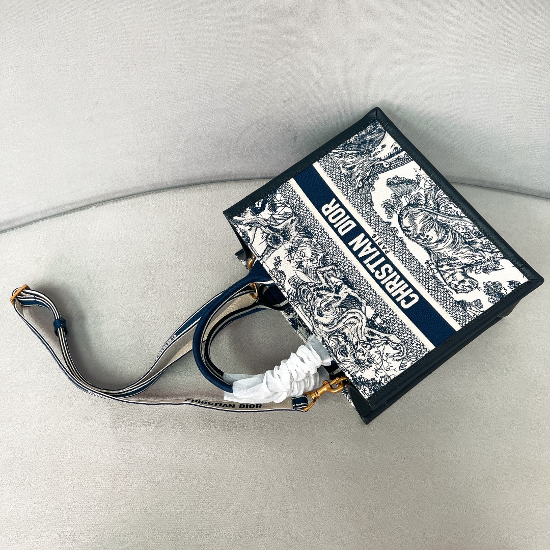 Bagsaaa Small D10r Book Tote White and Navy Blue Toile de Jouy Sauvage Embroidery with Navy Blue Calfskin - 26.5 x 22 x 14 cm