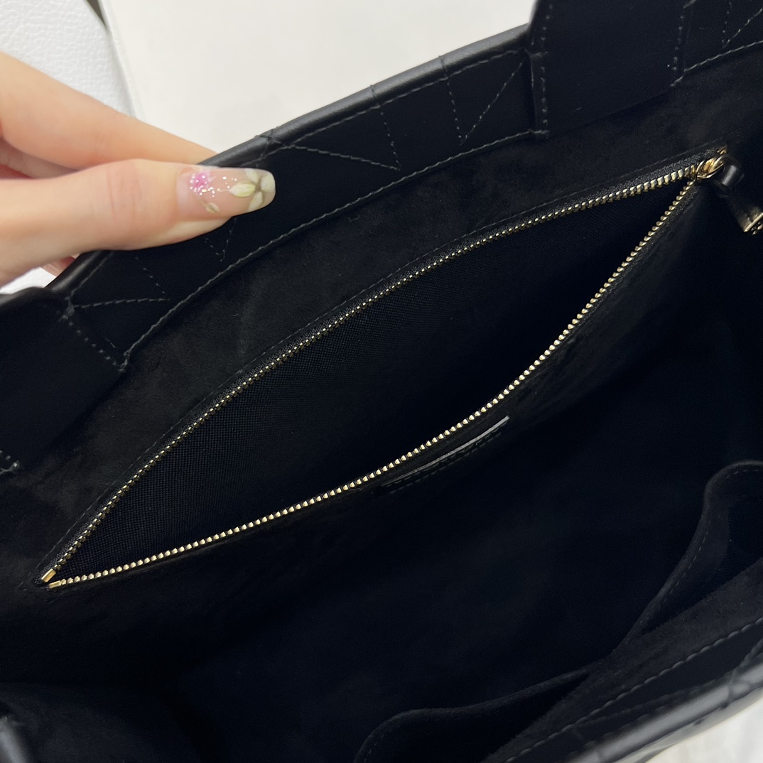Bagsaaa Medium D10r Book Tote Black Macrocannage Calfskin - 36.5 x 28 x 16.5 cm