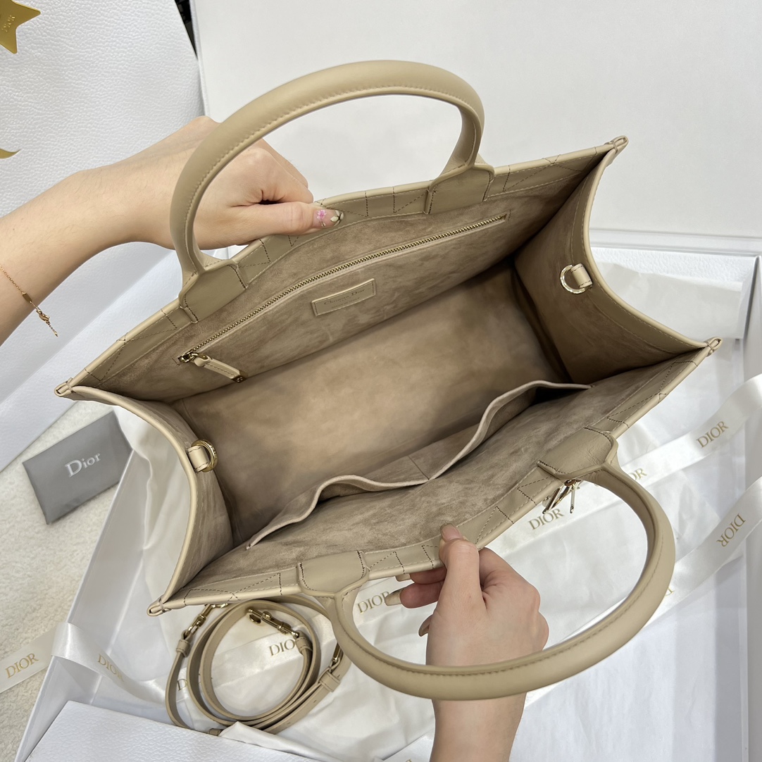 Bagsaaa Medium D10r Book Tote Beige Macrocannage Calfskin - 36.5 x 28 x 16.5 cm