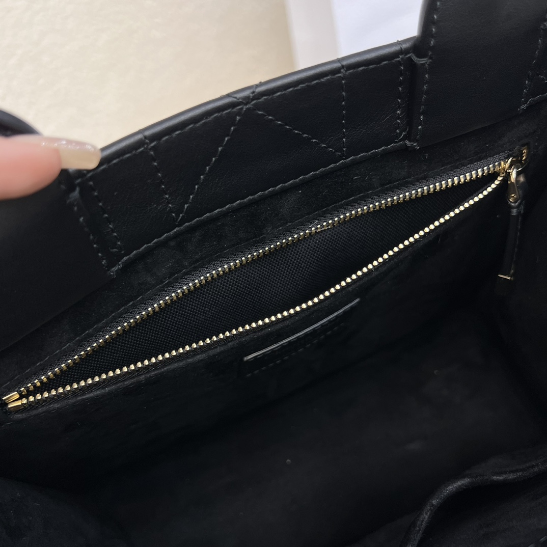 Bagsaaa Small D10r Book Tote Black Macrocannage Calfskin - 26.5 x 22 x 14 cm
