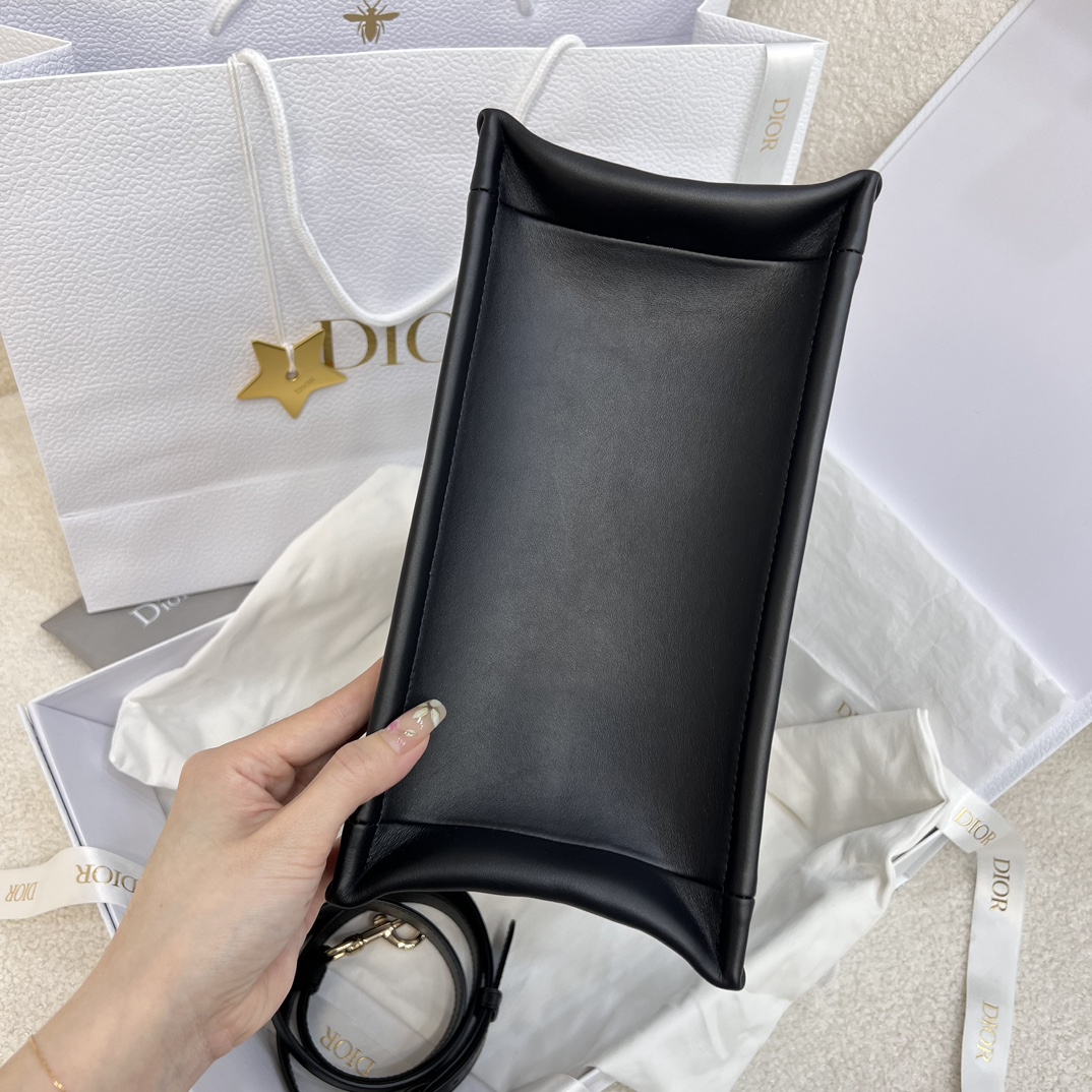 Bagsaaa Small D10r Book Tote Black Macrocannage Calfskin - 26.5 x 22 x 14 cm