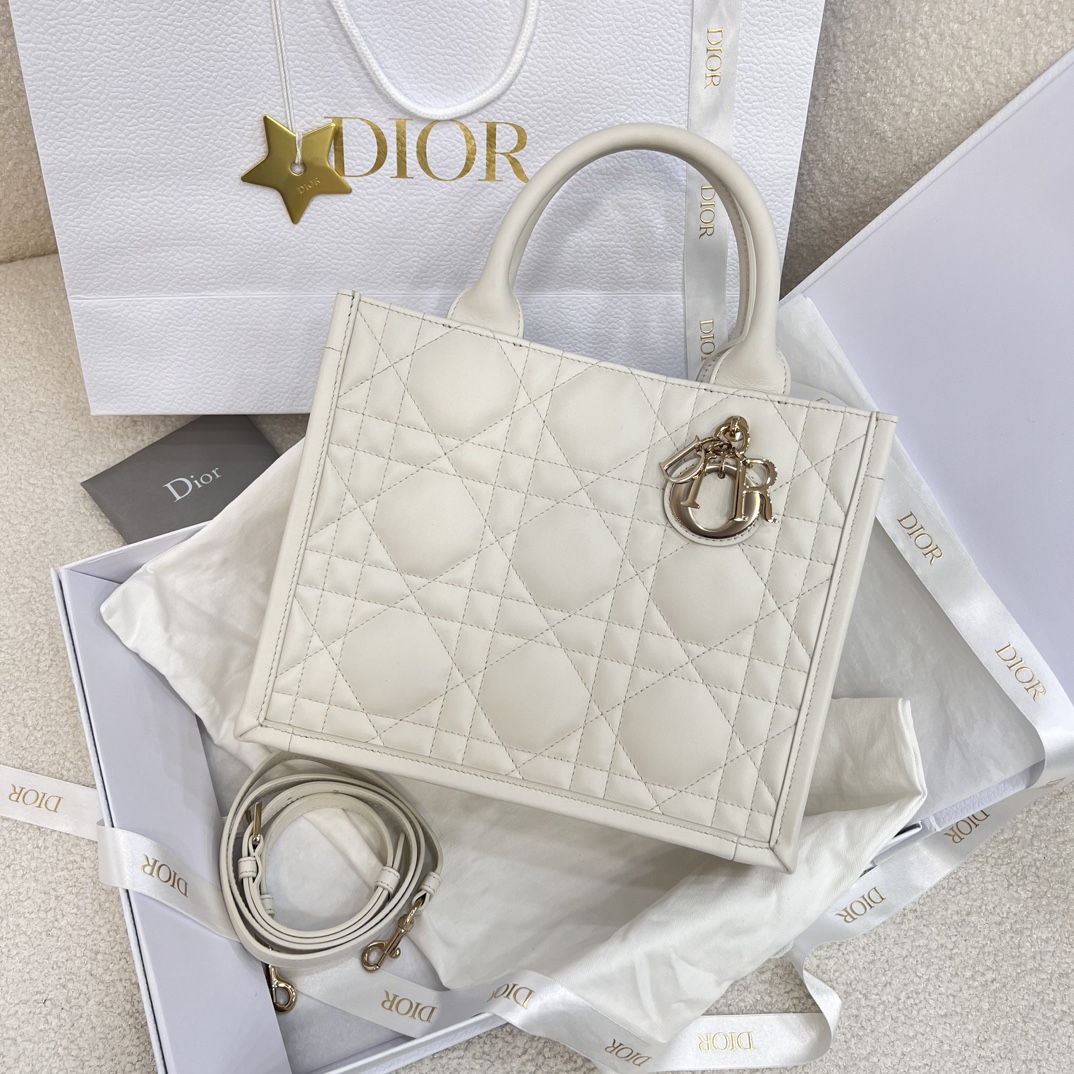 Bagsaaa Small D10r Book Tote White Macrocannage Calfskin - 26.5 x 22 x 14 cm