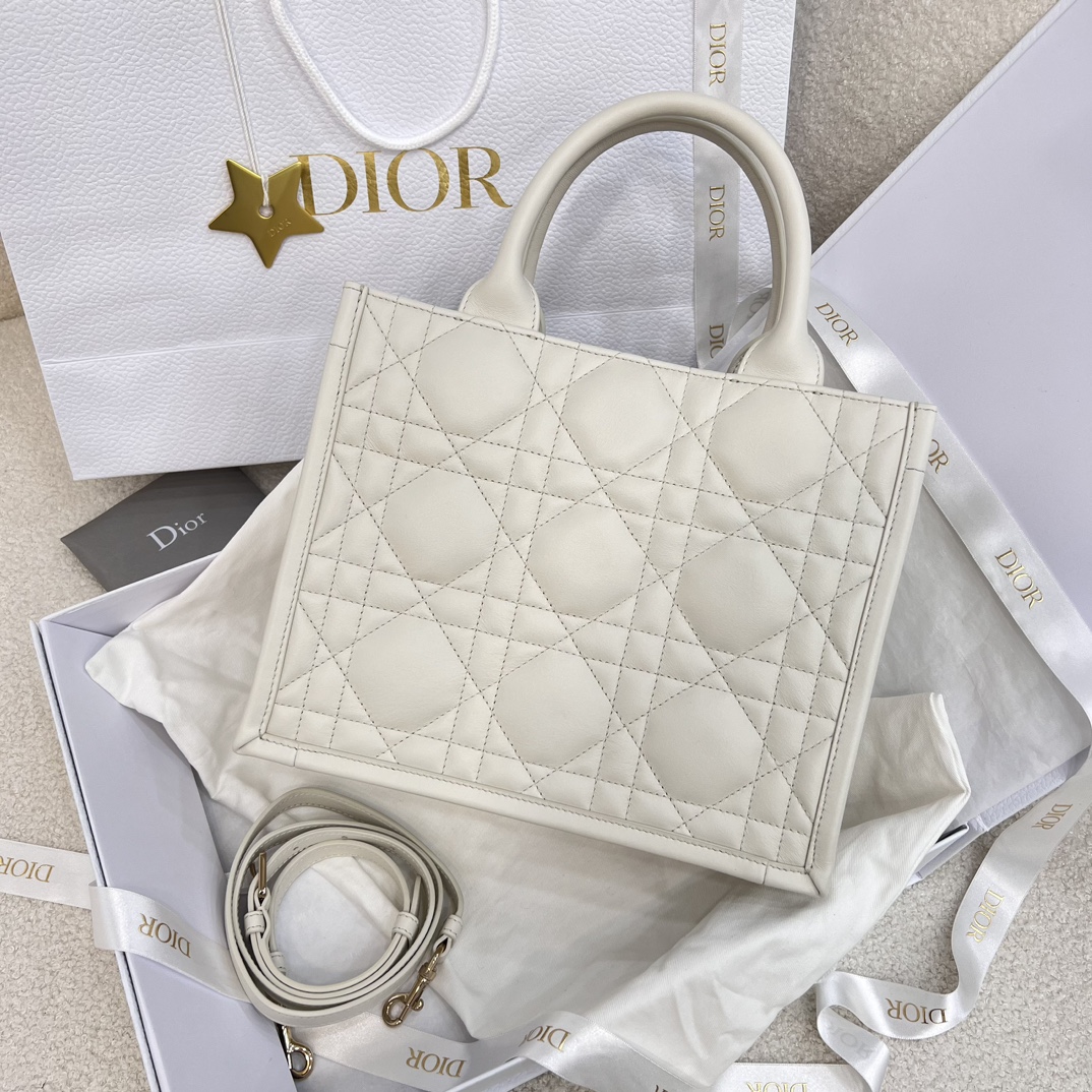 Bagsaaa Small D10r Book Tote White Macrocannage Calfskin - 26.5 x 22 x 14 cm