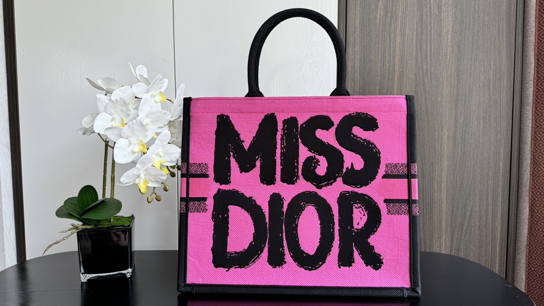 Bagsaaa Large D10r Book Tote Two-Tone Fuchsia and Purple Miss D10r Graffiti Embroidery - 42 x 35 x 18.5 cm