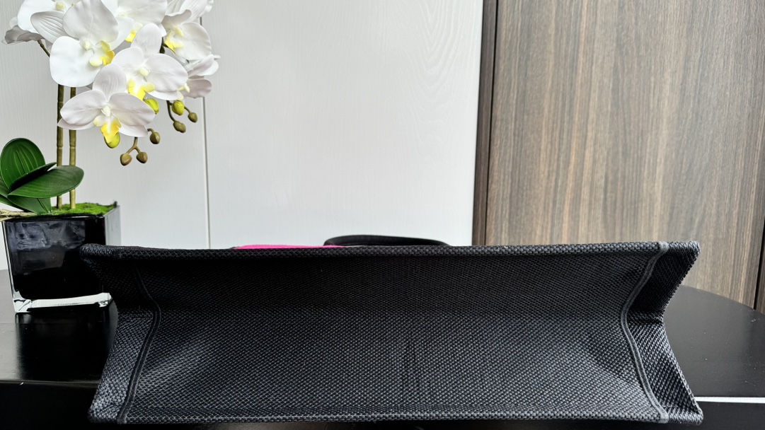 Bagsaaa Large D10r Book Tote Two-Tone Fuchsia and Purple Miss D10r Graffiti Embroidery - 42 x 35 x 18.5 cm