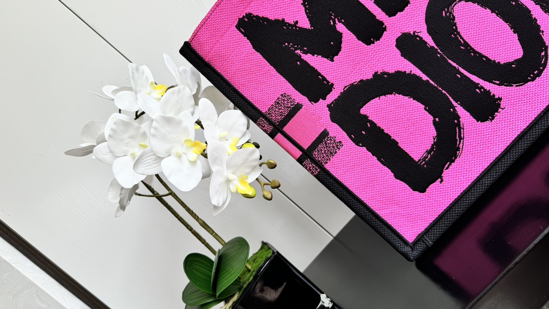Bagsaaa Large D10r Book Tote Two-Tone Fuchsia and Purple Miss D10r Graffiti Embroidery - 42 x 35 x 18.5 cm