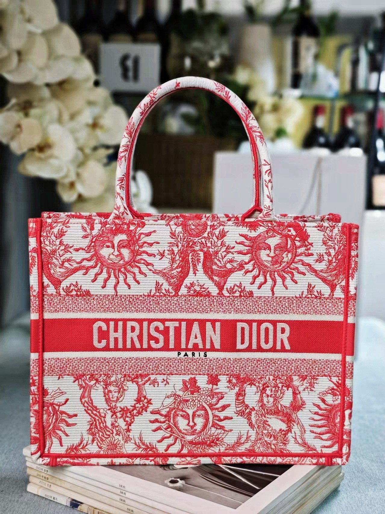 Bagsaaa Medium D10riviera D10r Book Tote Coral Toile de Jouy Soleil Embroidery - 36 x 27.5 x 16.5 cm