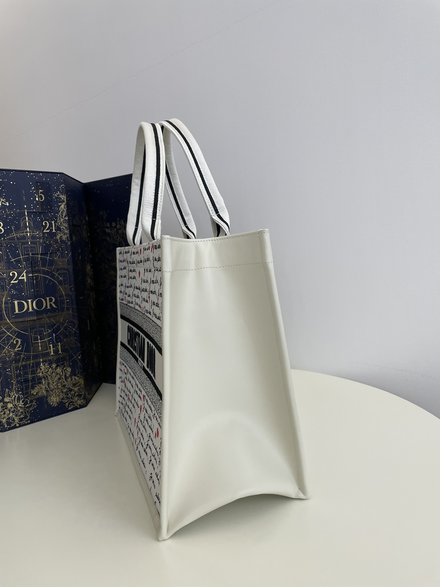 Bagsaaa D10ramour Medium D10r Book Tote White Embroidery with Black and Red Je Vous Adore Motif and White Calfskin - 36.5 x 28 x 16.5 cm