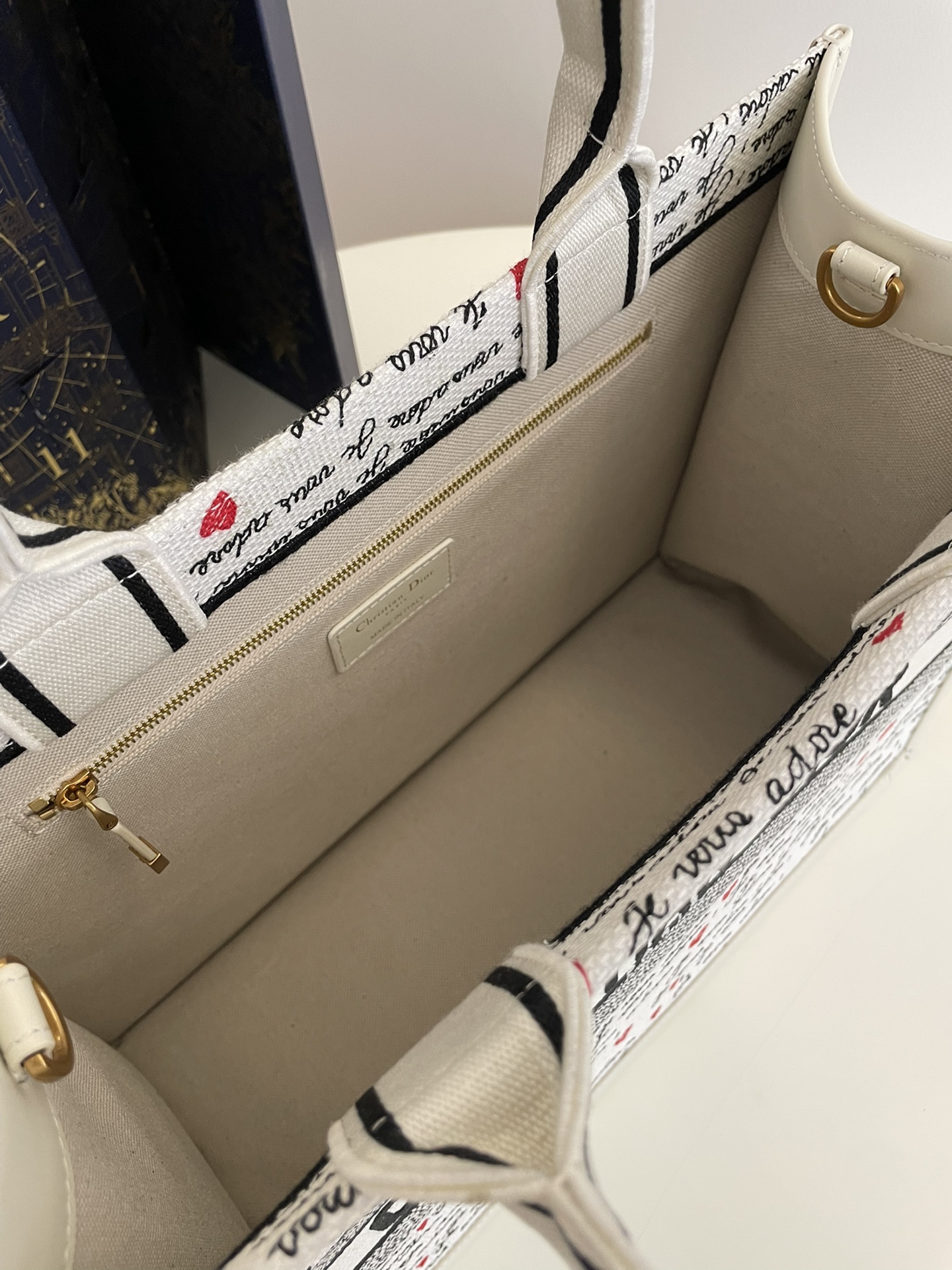 Bagsaaa D10ramour Medium D10r Book Tote White Embroidery with Black and Red Je Vous Adore Motif and White Calfskin - 36.5 x 28 x 16.5 cm