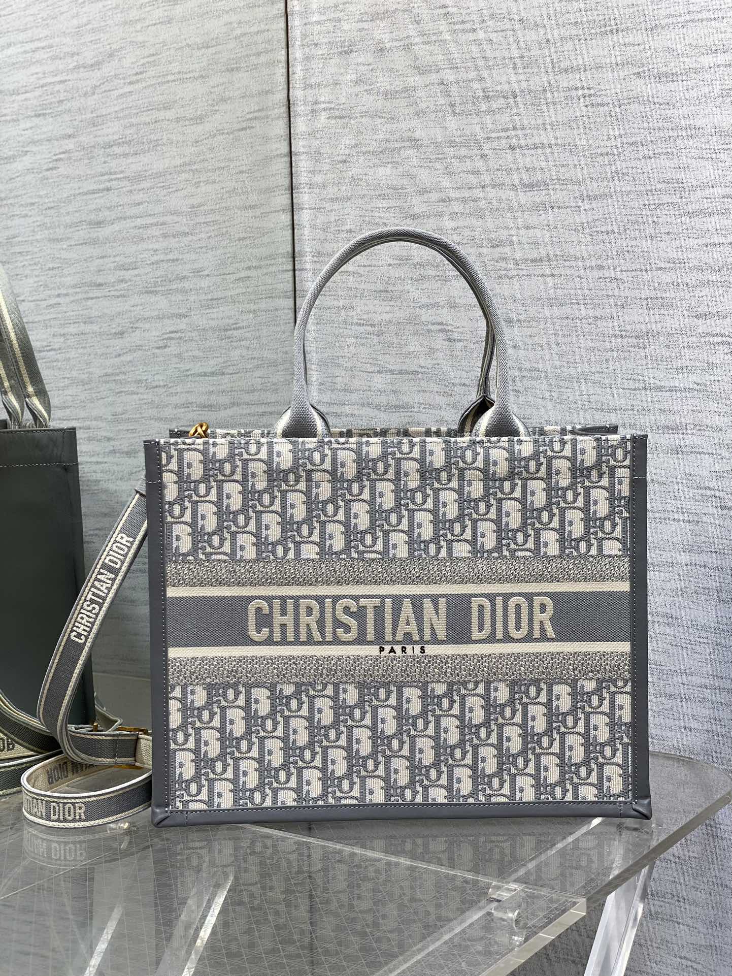 Bagsaaa Medium D10r Book Tote Gray D10r Oblique Embroidery and Calfskin - 36.5 x 28 x 16.5 cm