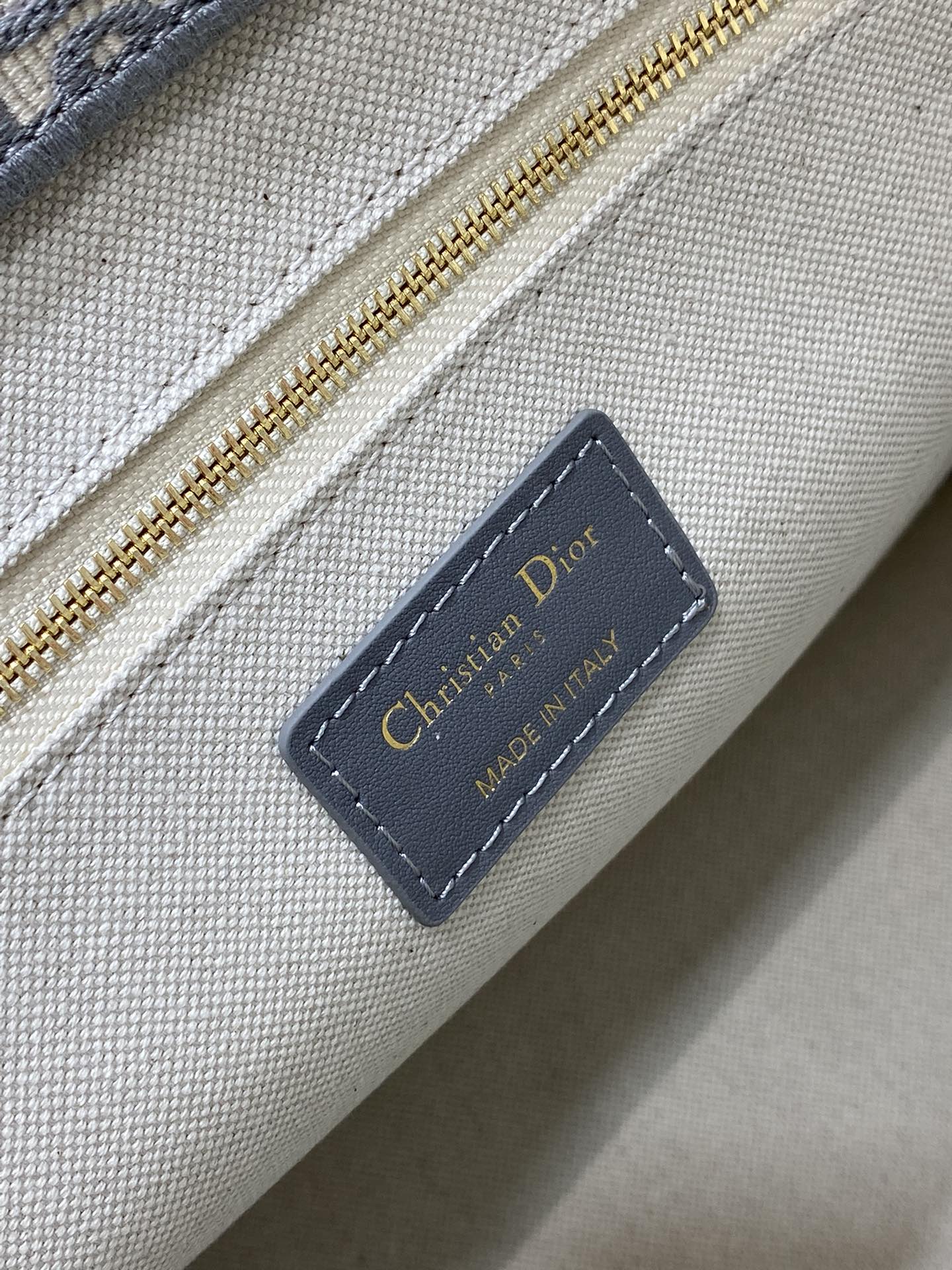 Bagsaaa Medium D10r Book Tote Gray D10r Oblique Embroidery and Calfskin - 36.5 x 28 x 16.5 cm