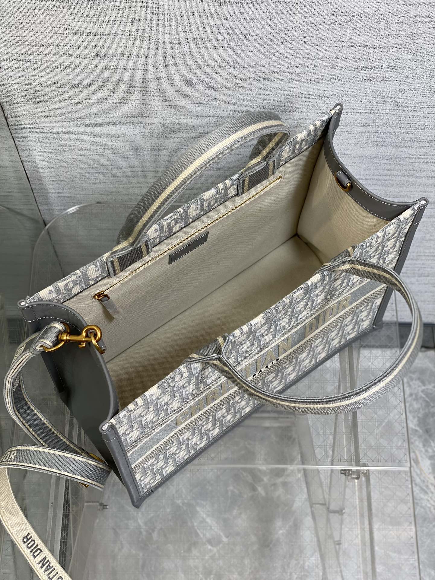 Bagsaaa Medium D10r Book Tote Gray D10r Oblique Embroidery and Calfskin - 36.5 x 28 x 16.5 cm