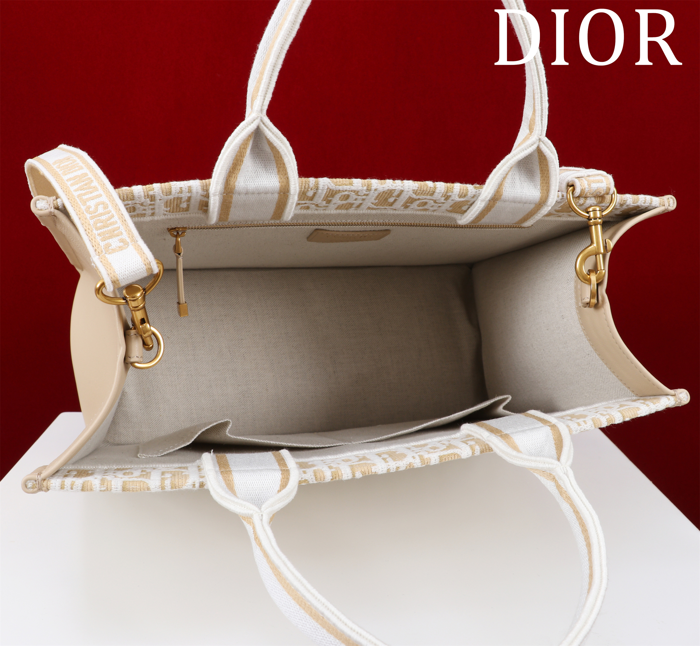 Bagsaaa Medium D10r Book Tote Natural D10r Oblique Embroidery and Calfskin - 36.5cm
