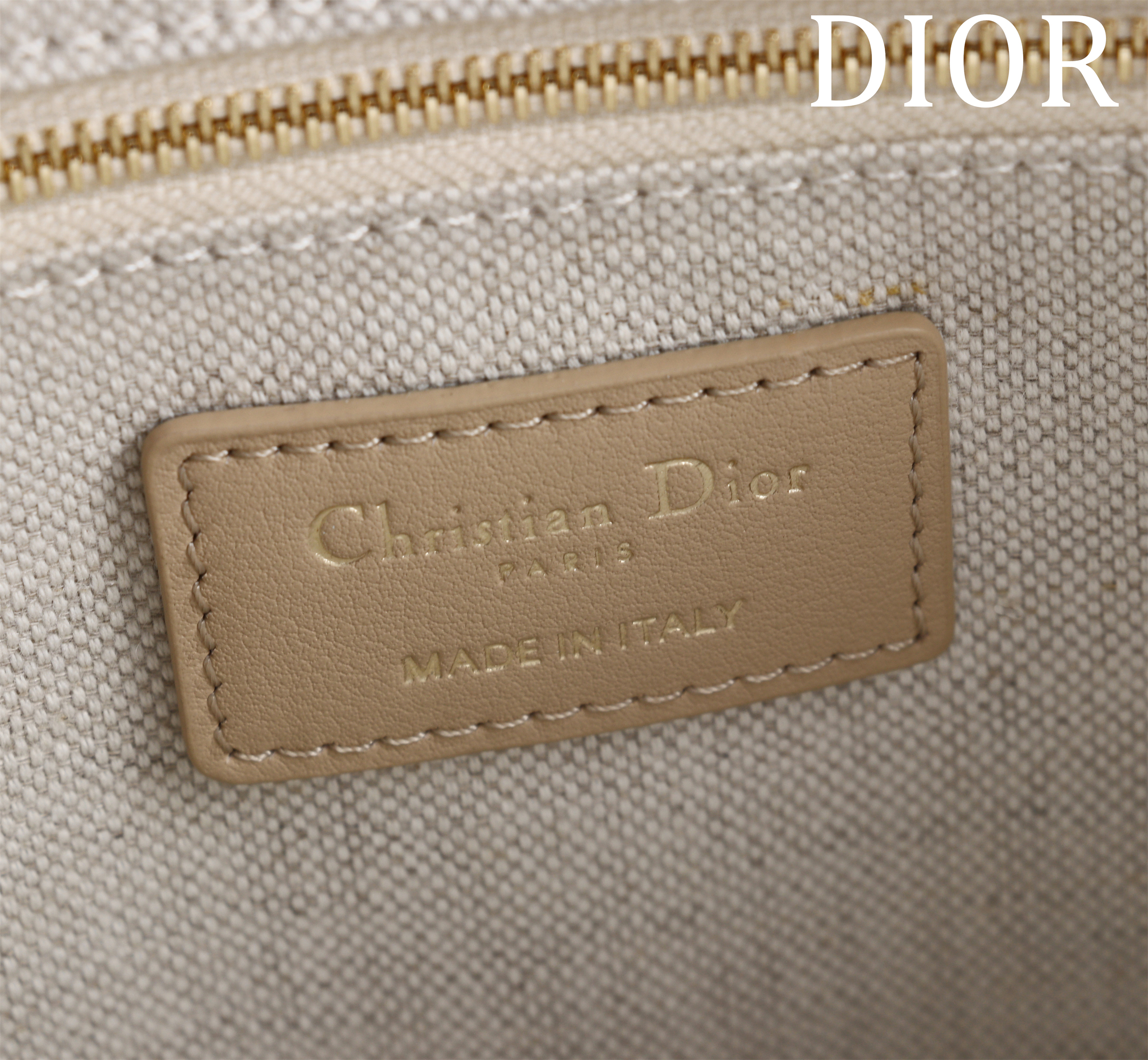 Bagsaaa Small D10r Book Tote Natural D10r Oblique Embroidery and Calfskin - 26.5 x 22 x 14 cm