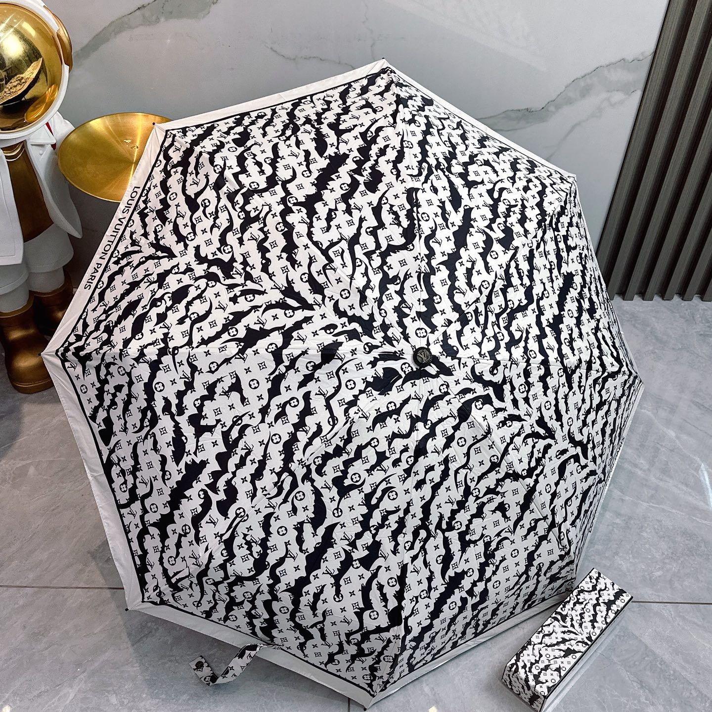 Bagsaaa LV Umbrella 01
