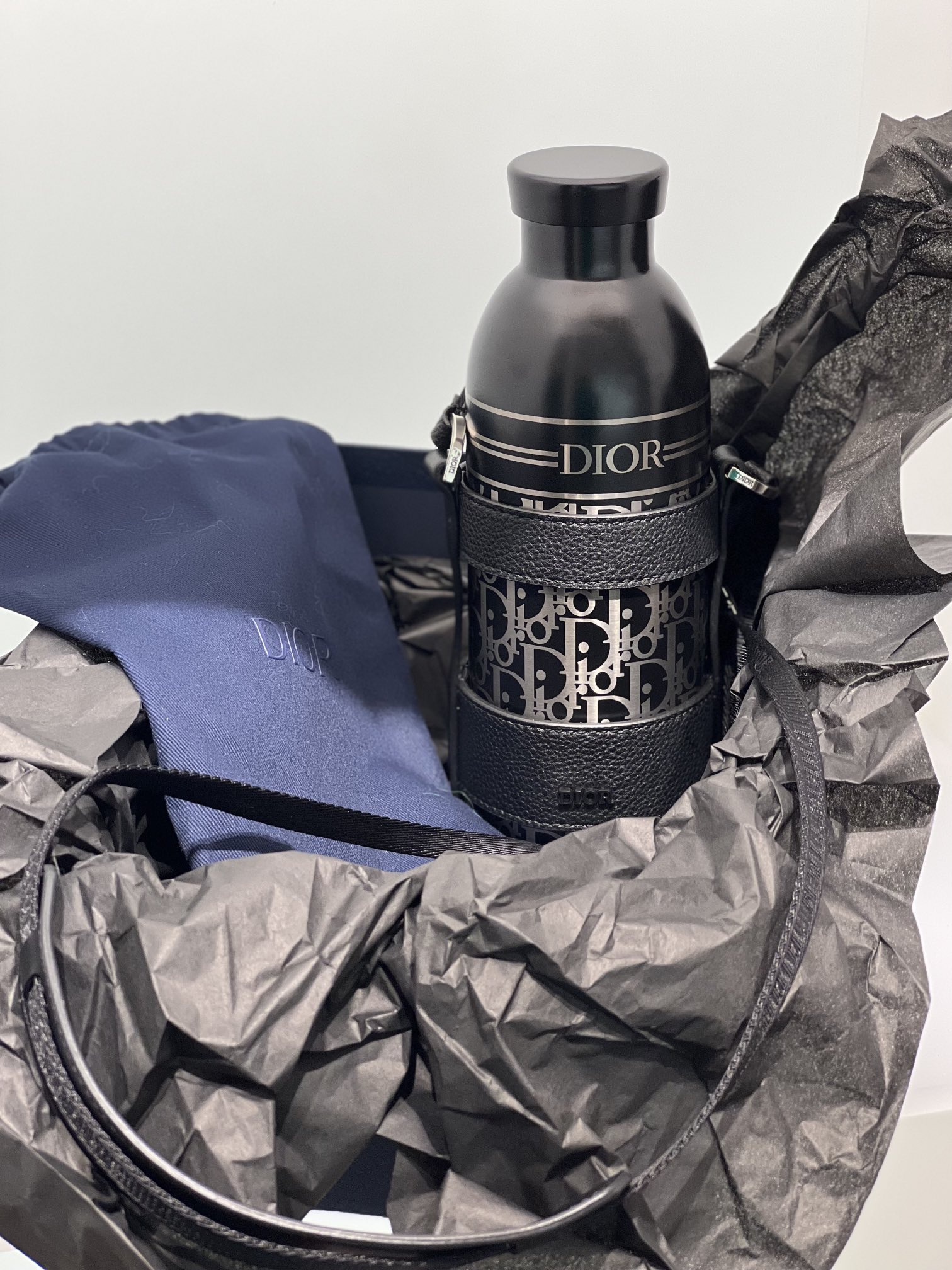 Bagsaaa D10r Aqua Bottle with Shoulder Strap