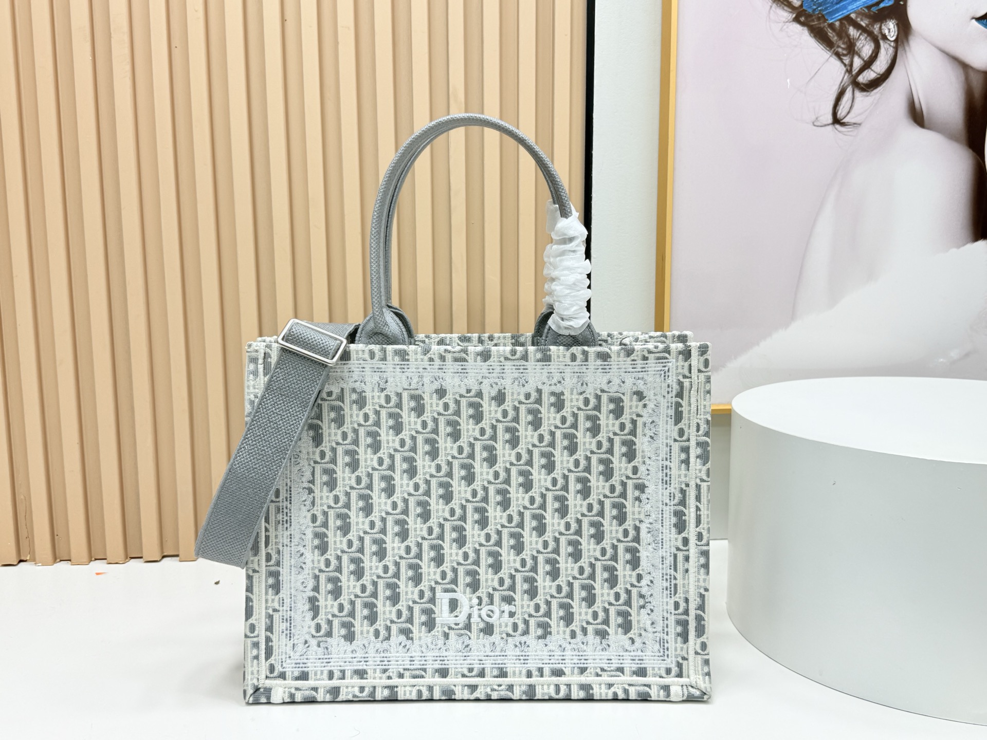 Bagsaaa New Collection 2026 Medium D10r Book Tote with Strap Gray D10r Oblique & White Lace 36cm